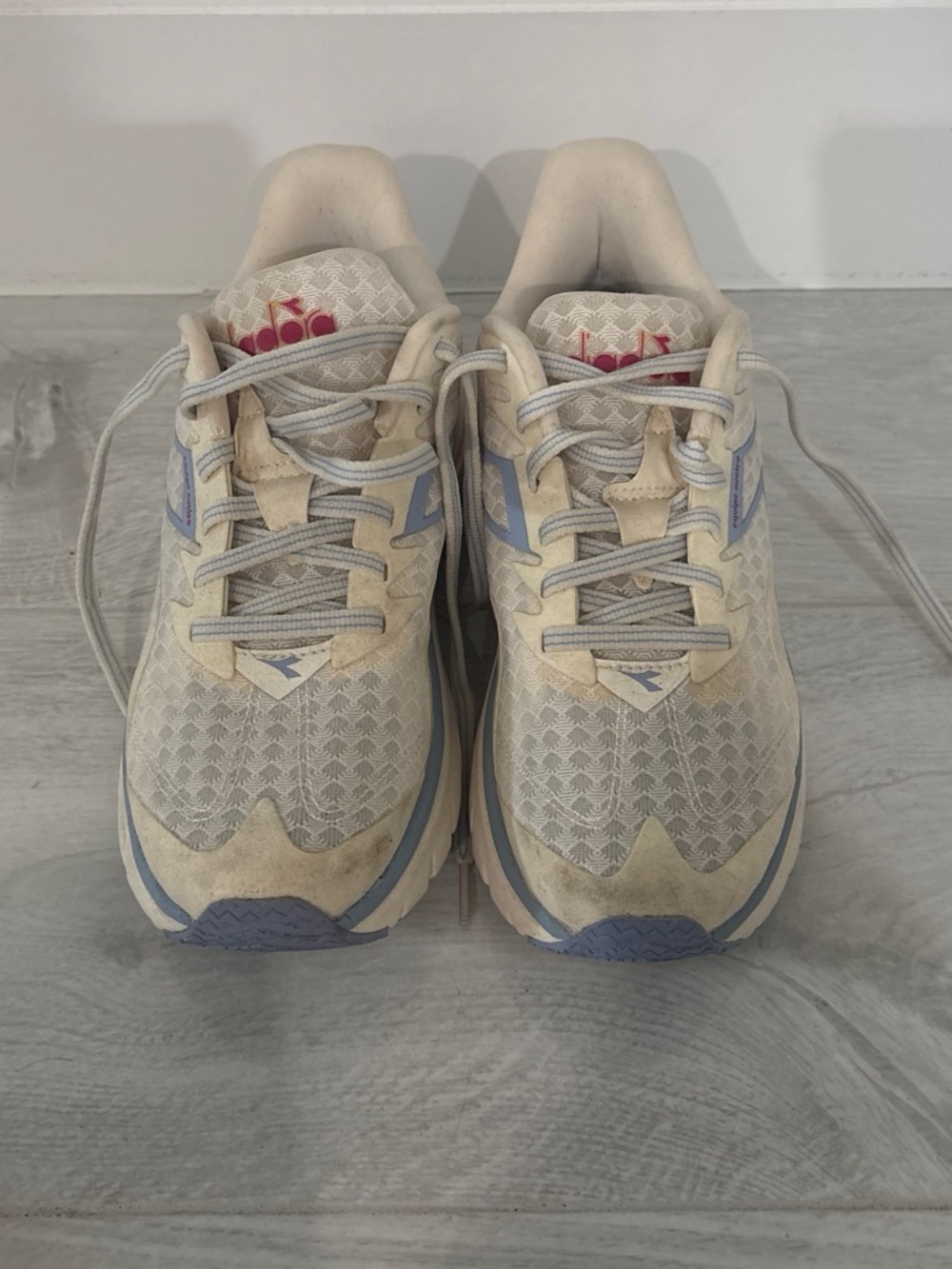 Diadora Women's Beige and Light Blue Athletic Running Shoes